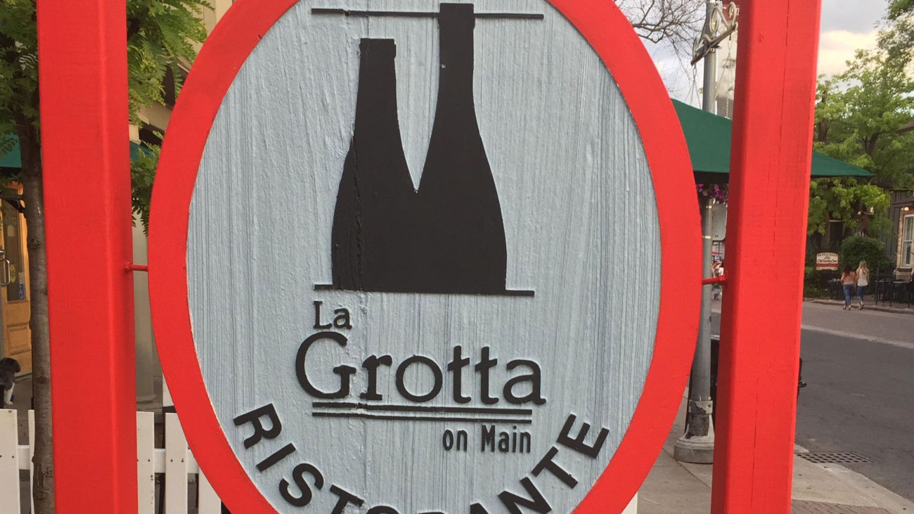 A sign for grotta in the ristorante