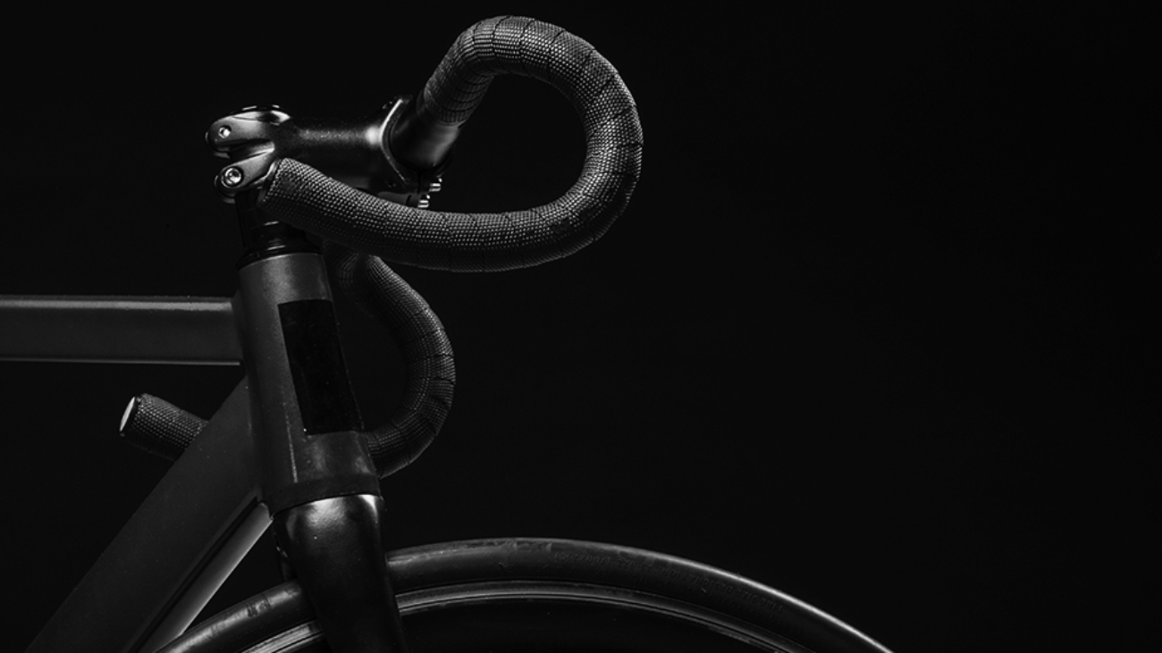 A close up of the handlebars on a bicycle.